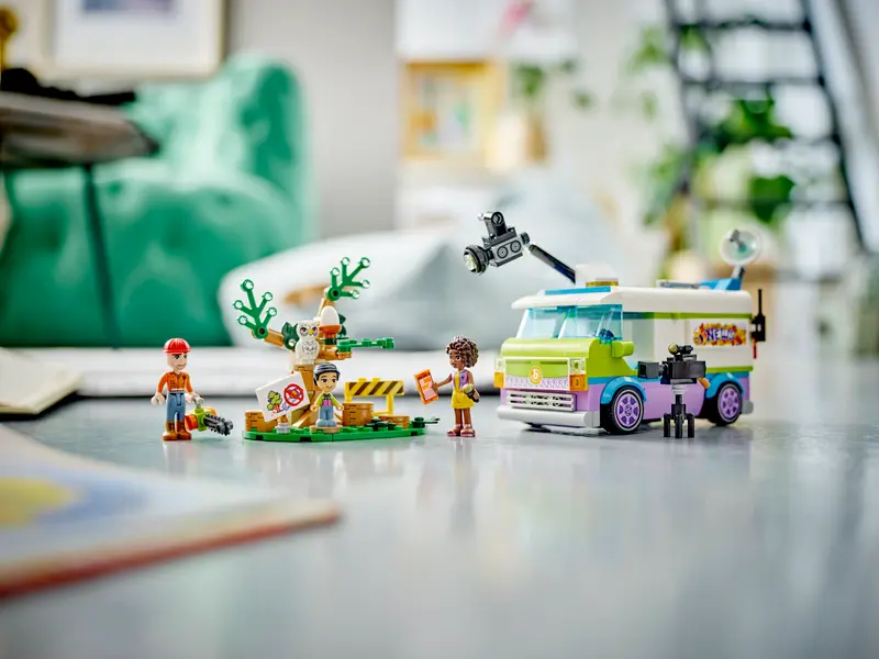 LEGO Friends 41749 Newsroom Van Lifestyle 2