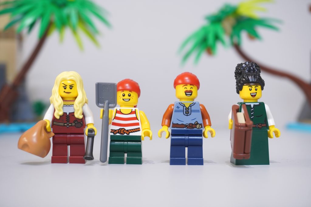 LEGO Bricklink Designer Program The Thieves of Tortuga review 46 1024x683