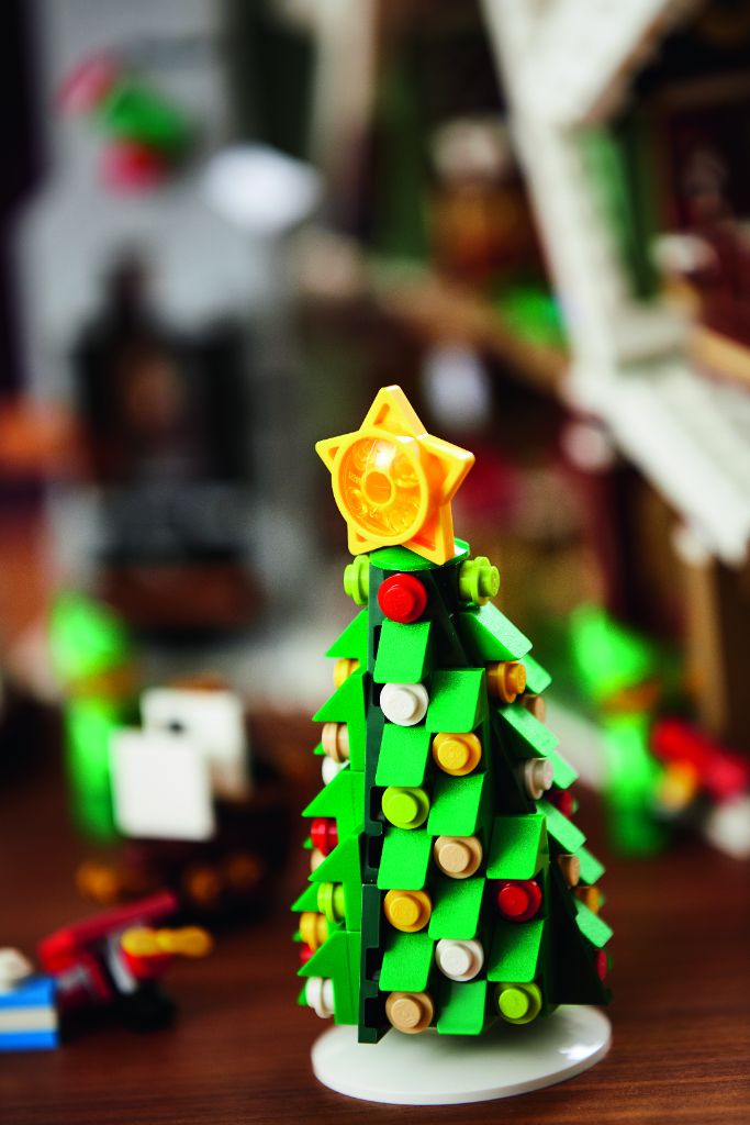 LEGO 10275 Elf Club House 23