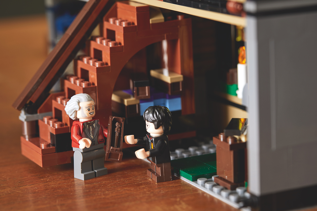 75978 Diagon Alley LEGO Harry Potter lifestyle resized 13