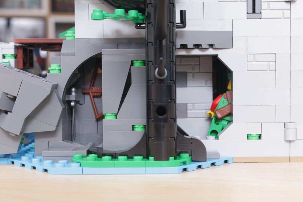 LEGO ICONS 10305 Lion Knights Castle review 41 1024x683