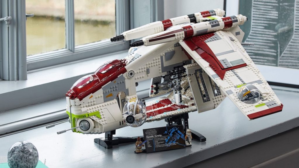 LEGO Star Wars 75309 Republic Gunship lifestyle 1 resized featured 1024x576