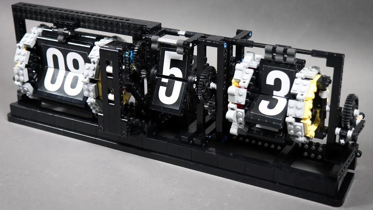 WATCH: LEGO Mechanical Flip Clock is a timeless LEGO Ideas project