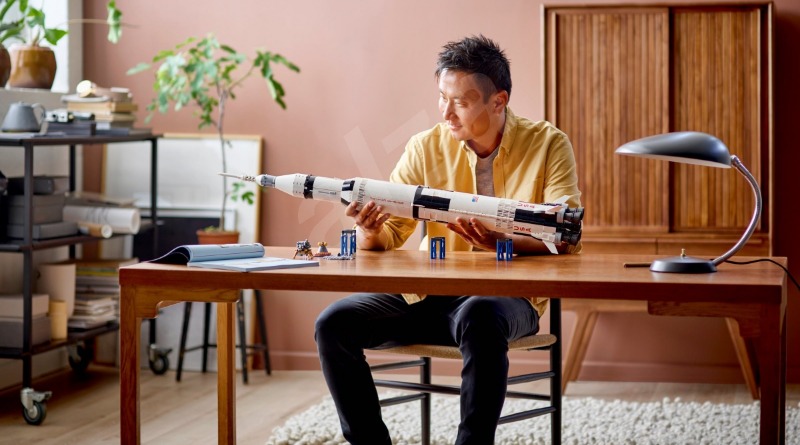 What's changed about LEGO Ideas 92176 NASA Apollo Saturn V?
