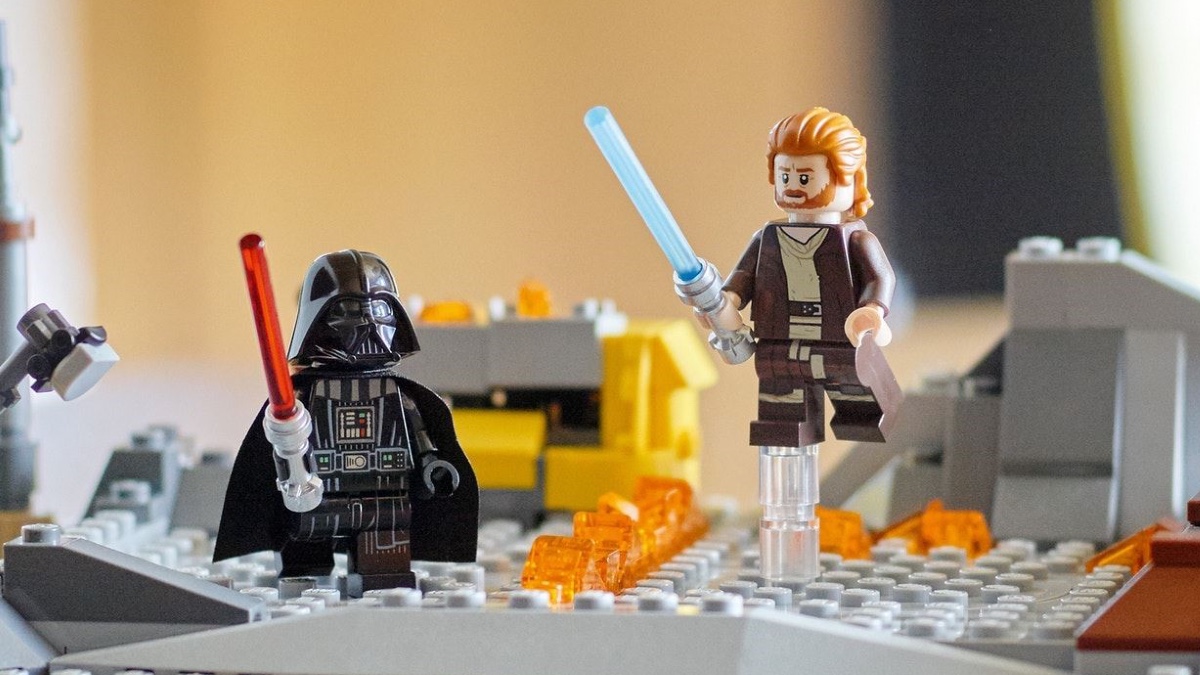 LEGO Star Wars designers 'took a chance' on 75334 Obi-Wan Kenobi vs. Darth Vader