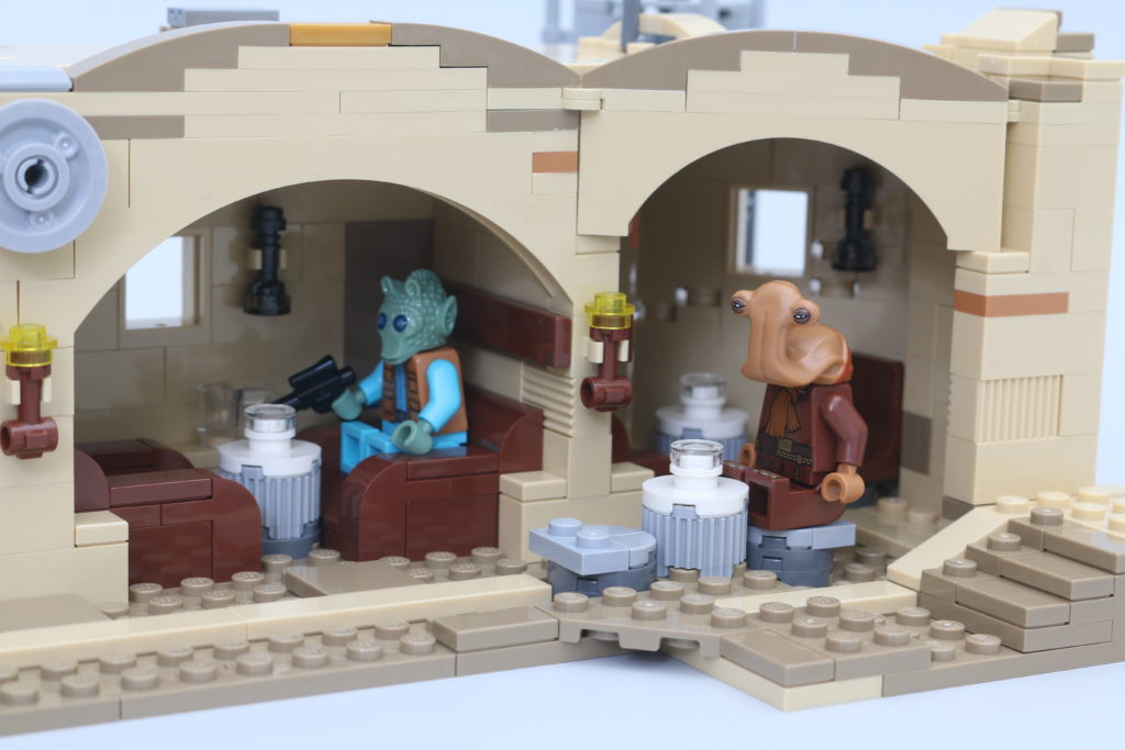 LEGO Star Wars 75290 Mos Eisley Cantina review 63