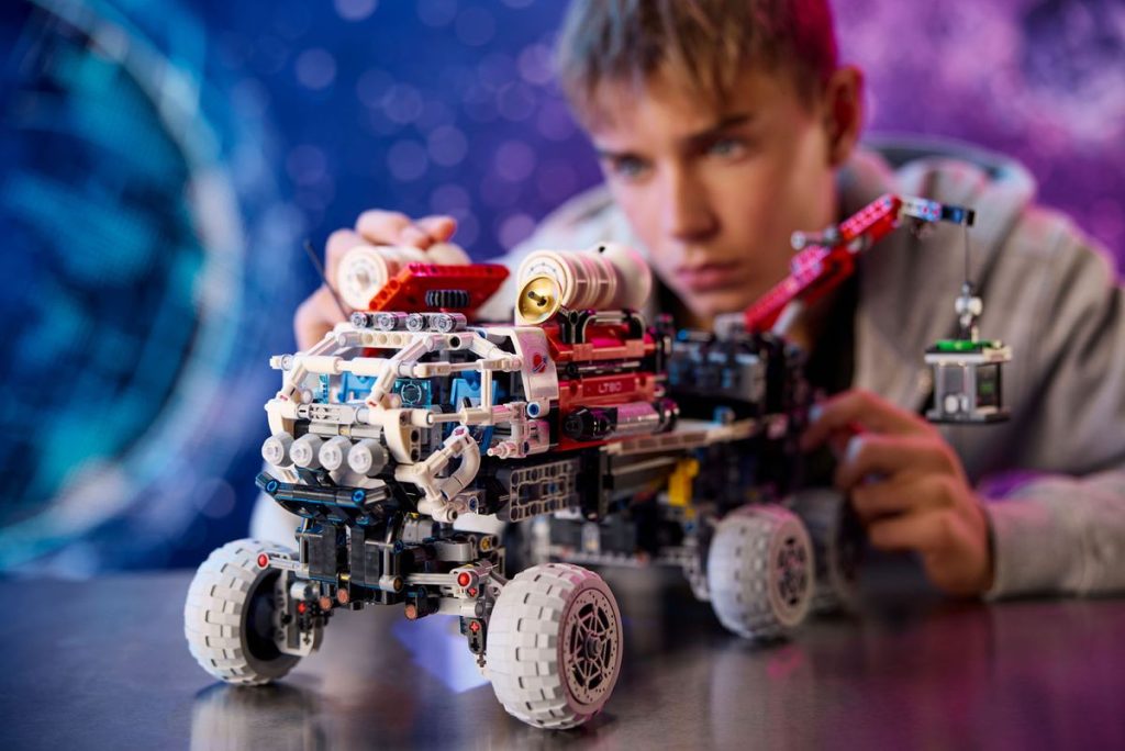 LEGO Technic 42180 Mars Crew Exploration Rover 5 1024x684