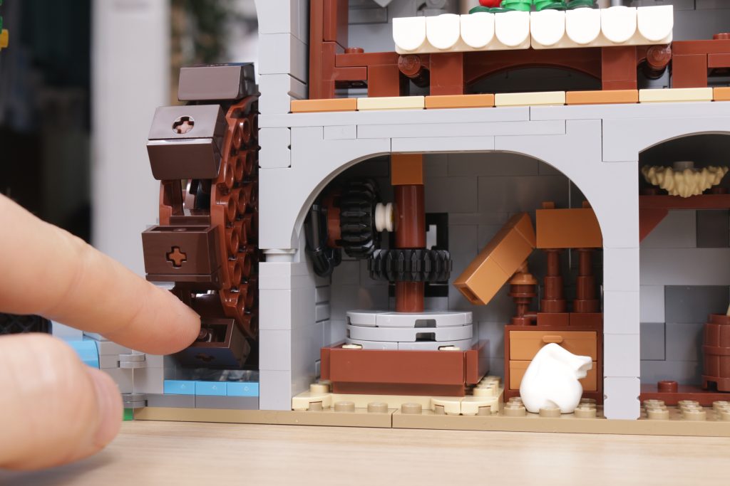 LEGO ICONS 10305 Lion Knights Castle review 23 1024x683