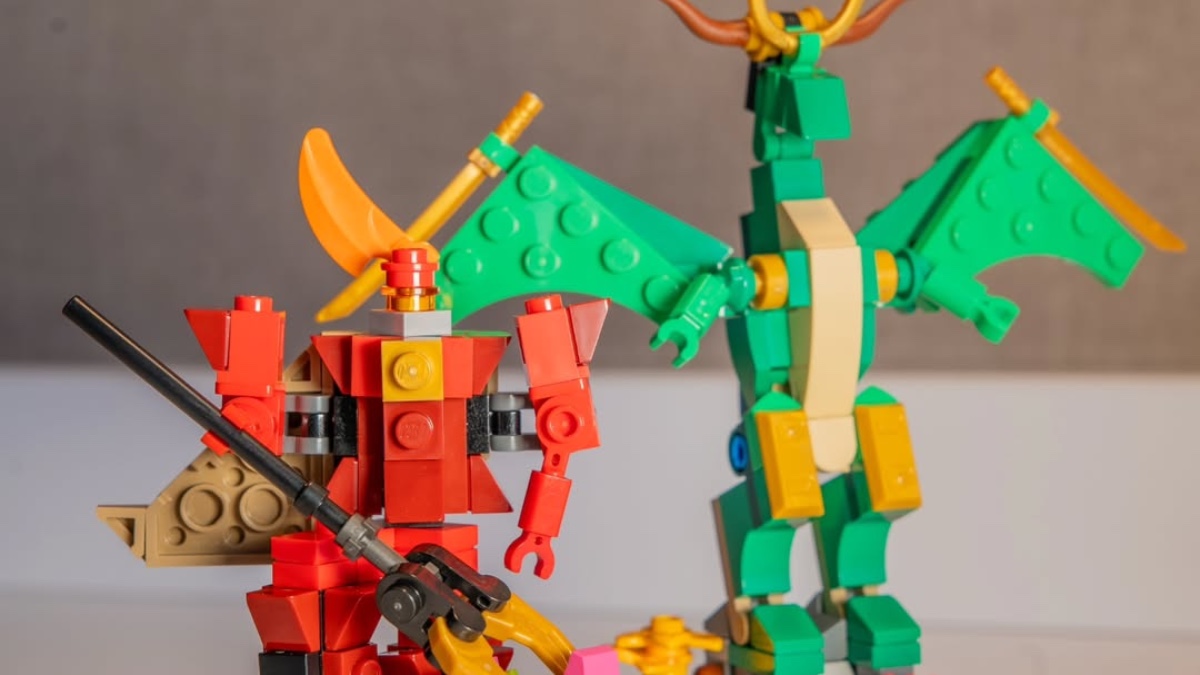 Build your own exclusive LEGO NINJAGO Legends mini models from Brickworld Chicago