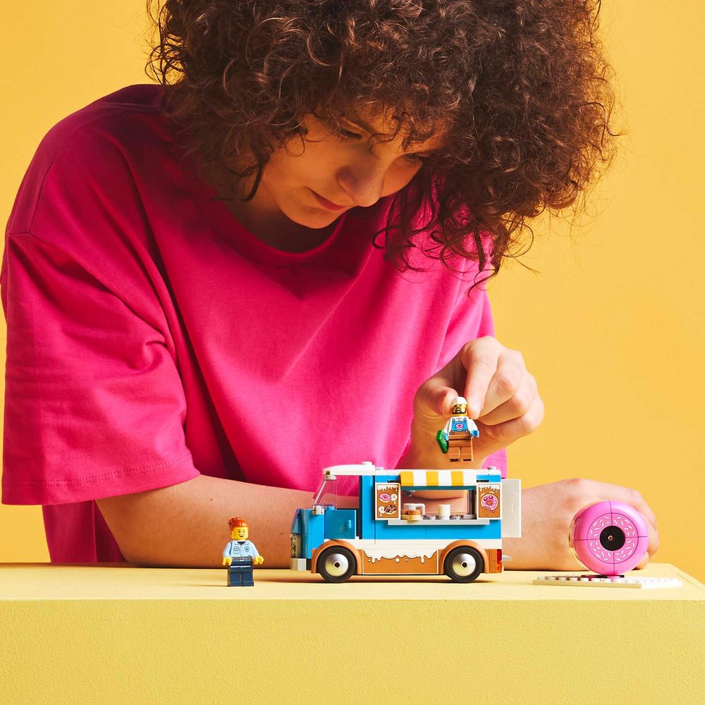 LEGO City 60452 Donut Truck 7