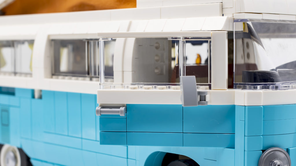 LEGO 10279 Volkswagen T2 Camper Van 27