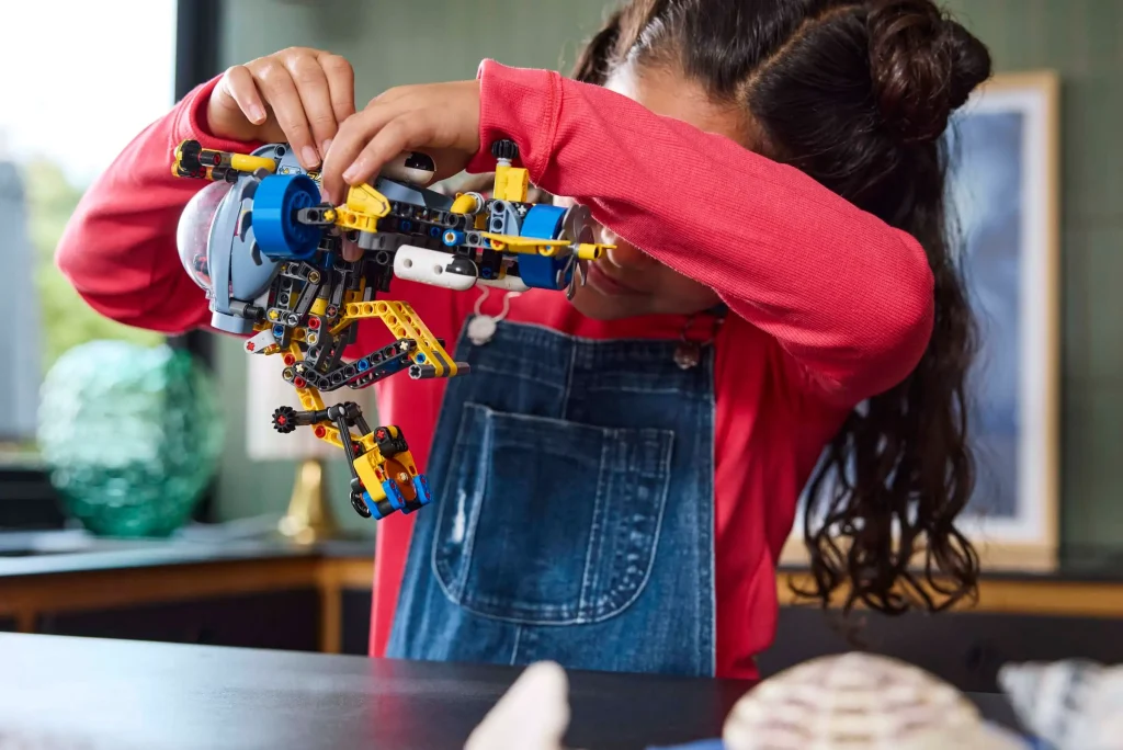 LEGO Technic 42201 Deep Sea Research Submarine 12 1024x684