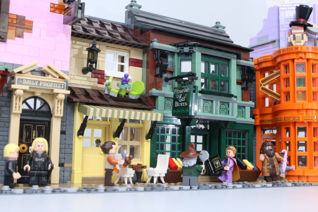 LEGO Harry Potter 75978 Diagon Alley review 1
