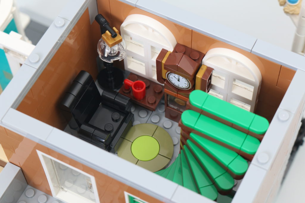LEGO Creator Expert 10270 Bookshop review 19