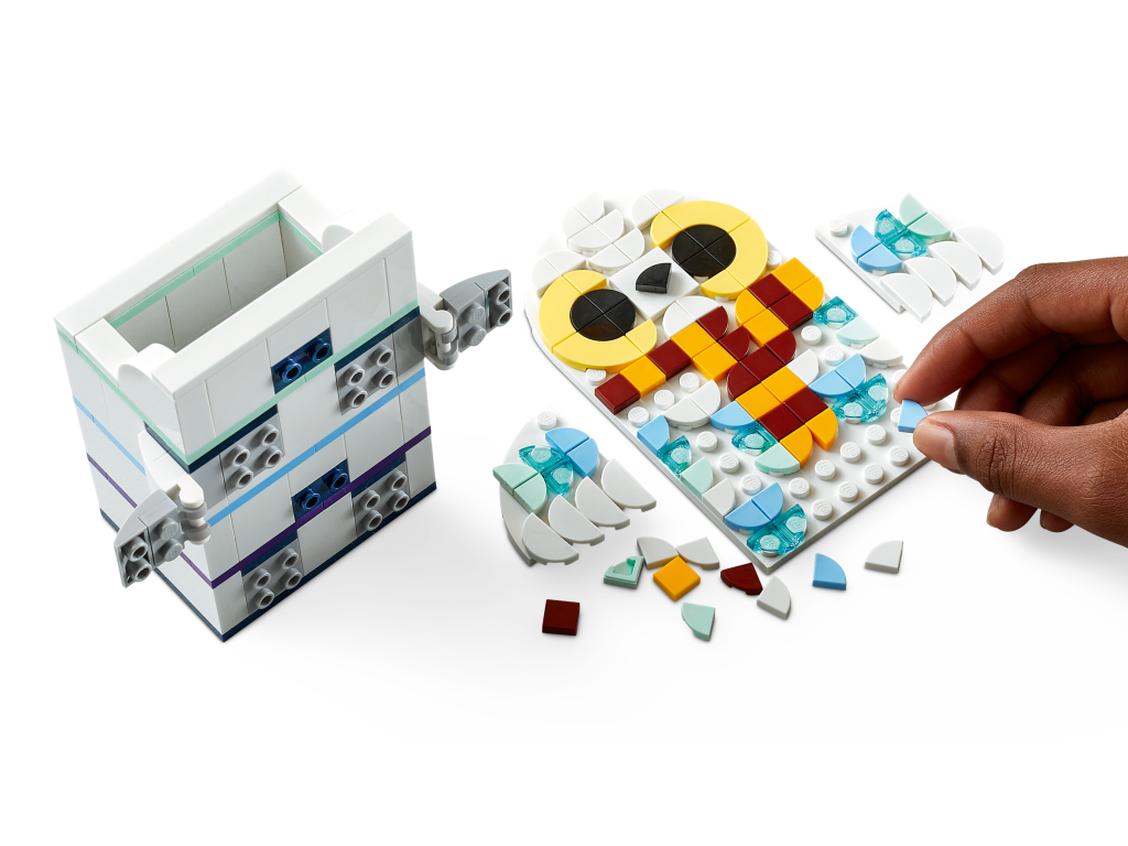 LEGO Harry Potter DOTS 41809 Hedwig Pencil Holder official 5 1024x768
