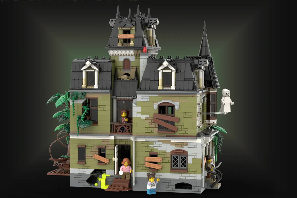 LEGO Ideas Halloween House 1