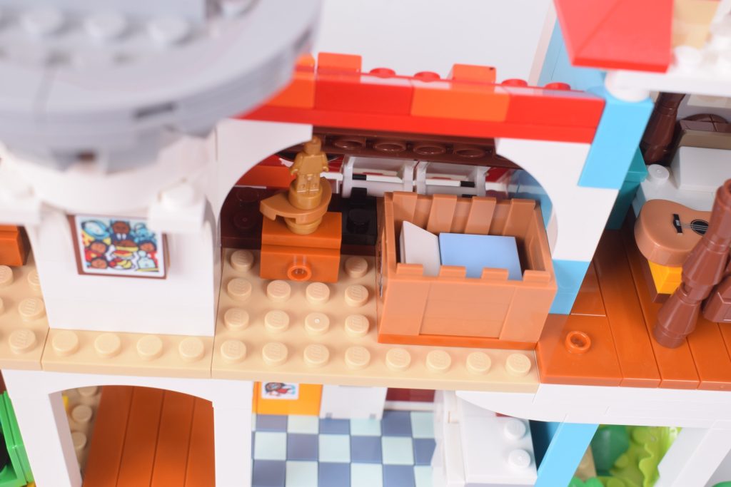 LEGO Disney 43268 Lilo and Stitch Beach House review 12 1024x683