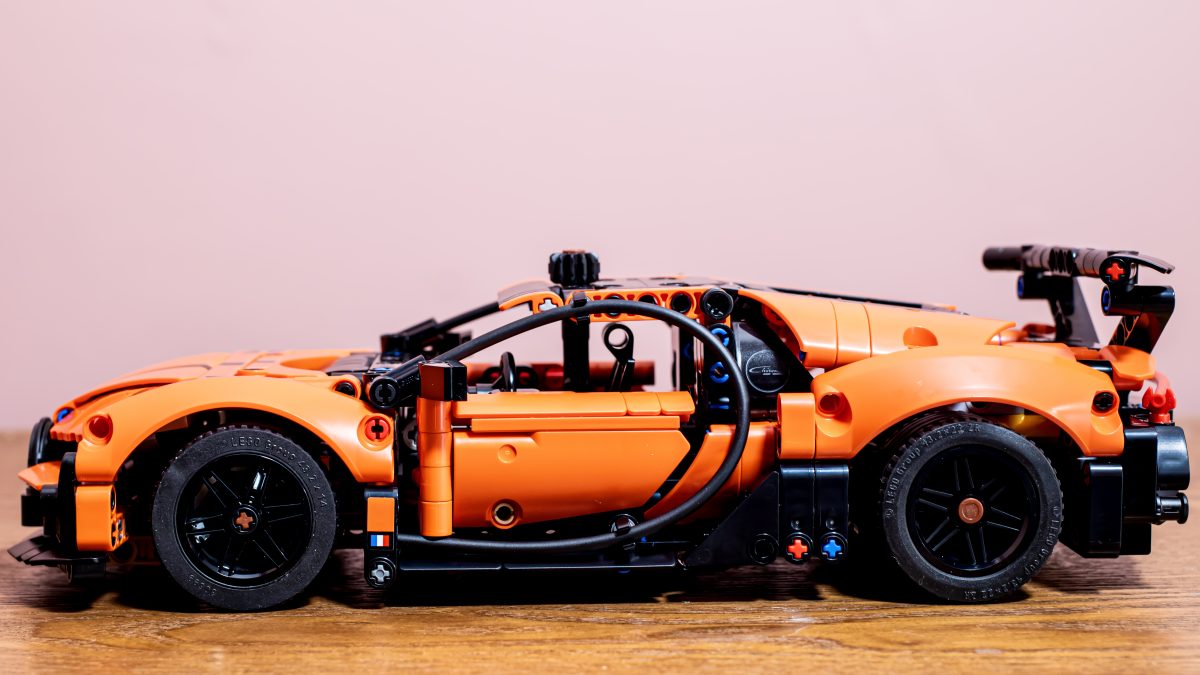 LEGO Technic 42222 Bugatti Chiron Pur Sport Hypercar 10 1200x675