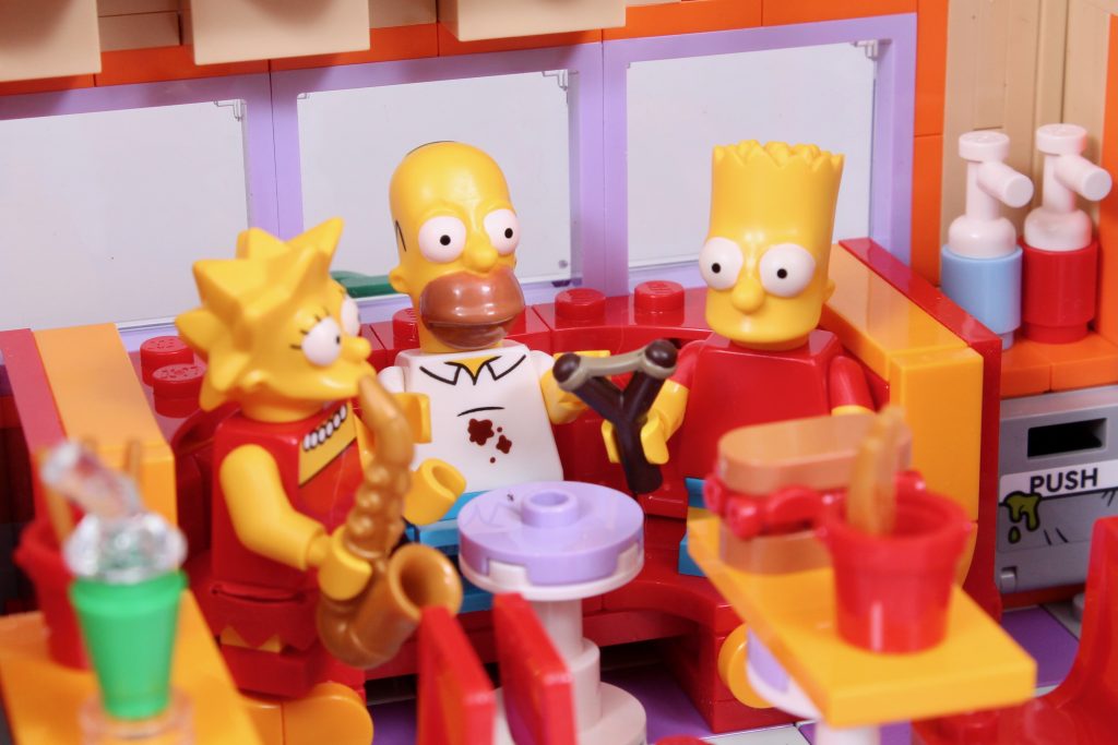 LEGO Icons 10352 The Simpsons Krusty Burger review 17 1024x683