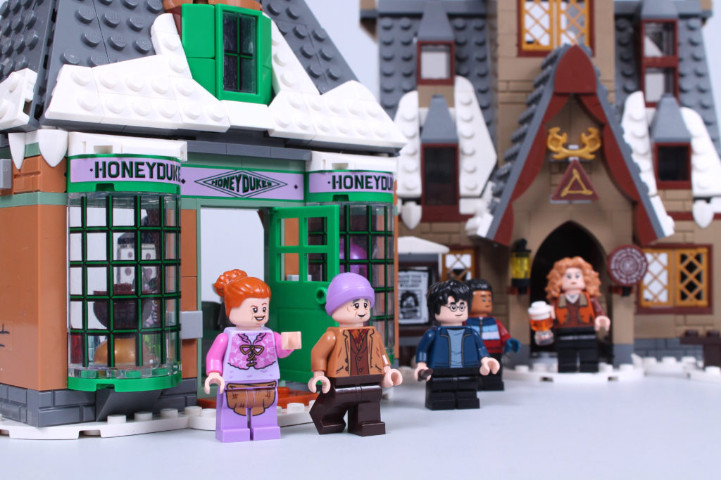 LEGO Harry Potter 76388 Hogsmeade Village Visit review 22