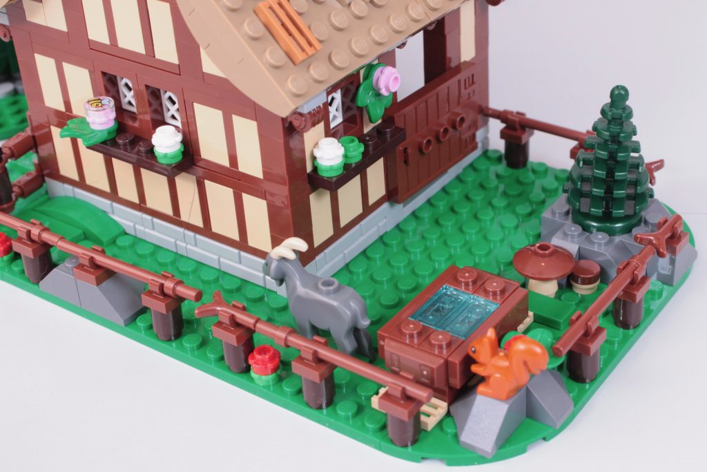 LEGO Icons 10332 Medieval Town Square review 36 1024x683