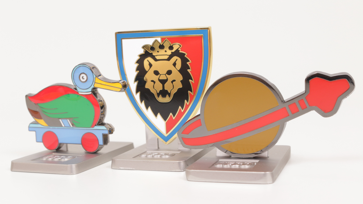 Duck, Space and Knight-themed magnets – reviewing some LEGO Insiders rewards