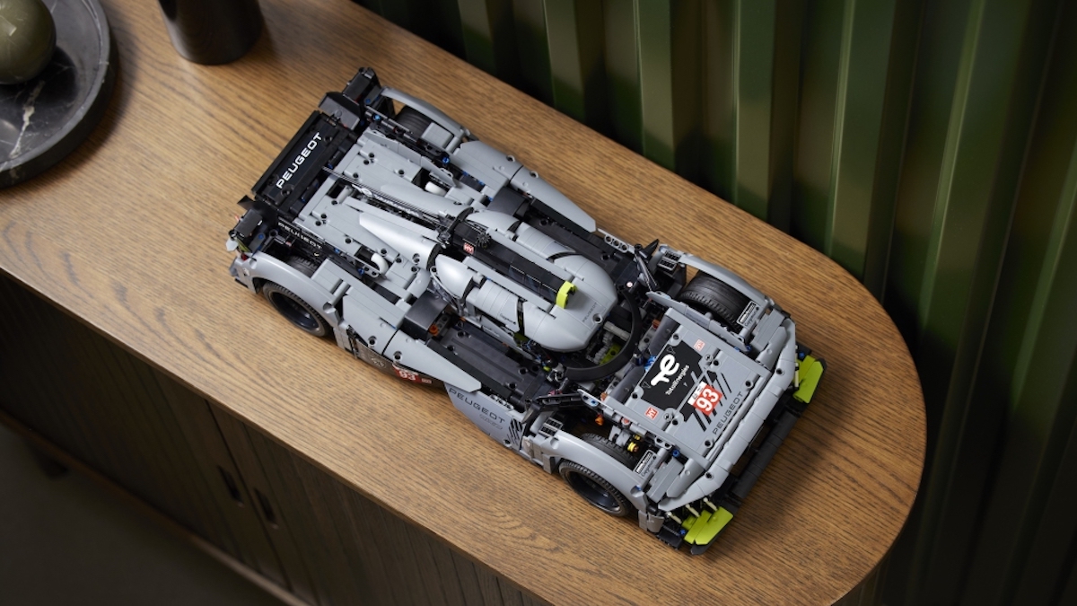 LEGO Technic 42156 Peugeot 9X8 24H Le Mans Hybrid Hypercar 08 featured