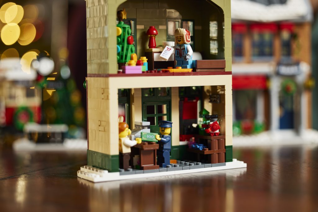LEGO Winter Village 10308 Holiday Main Street 16 1024x683